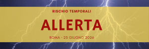 Cielo notturno temporalesco con fulmine su una strada durante allerta meteo gialla a Roma per rischio temporali 23 giugno 2026