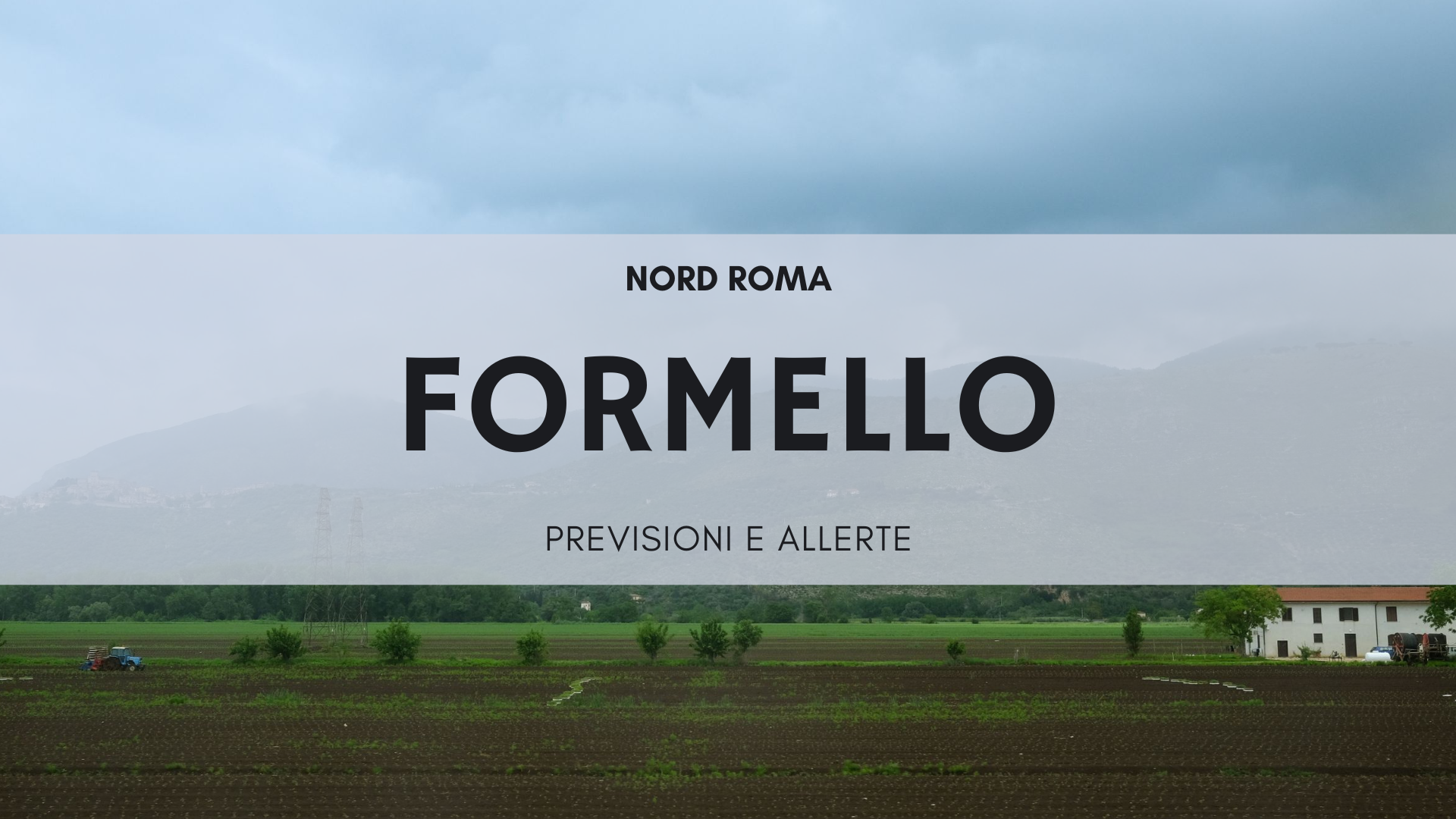 Colline laziali nella nebbia del mattino, campagna a nord di Roma vicino a Formello
