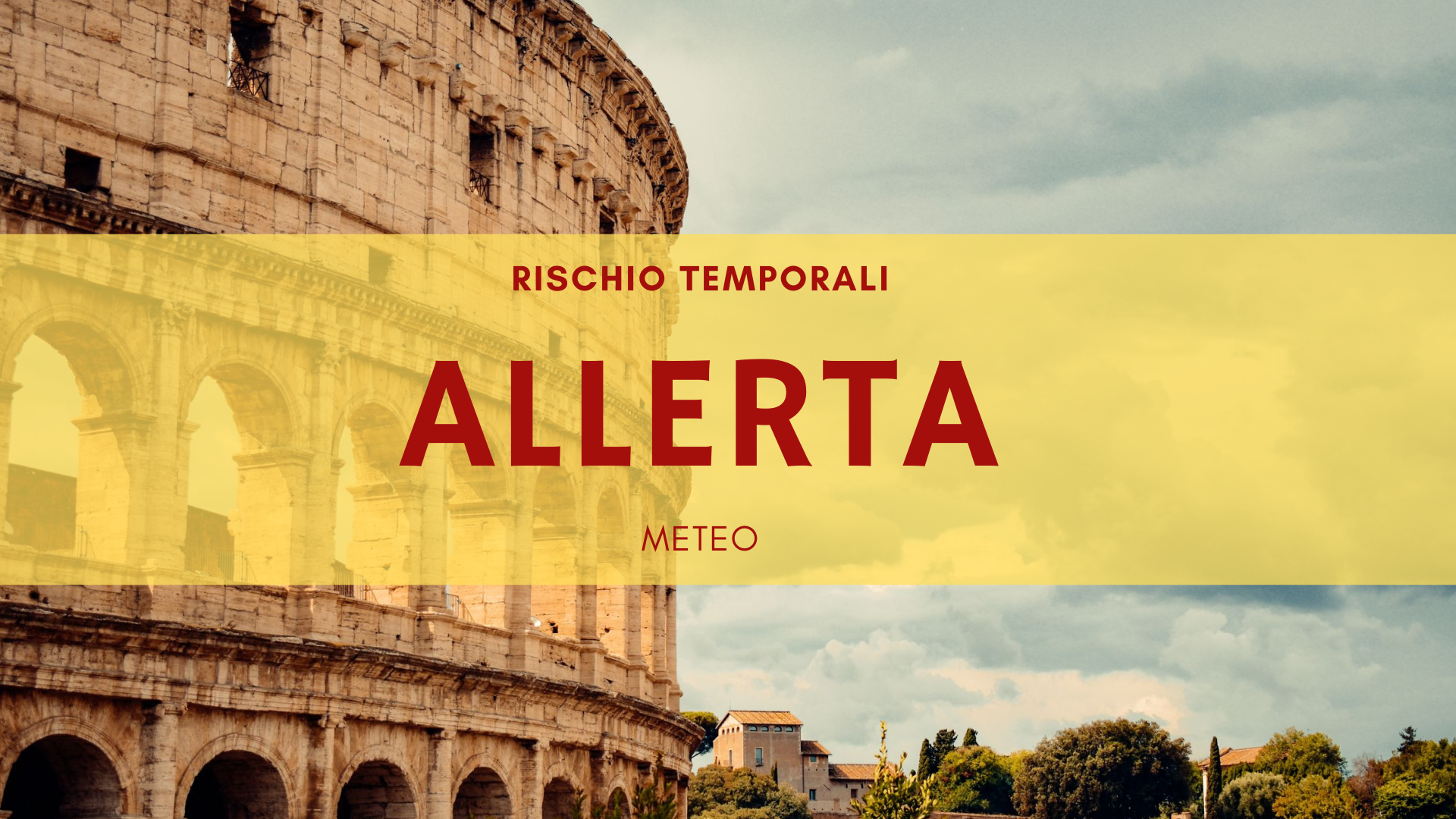 Il Colosseo di Roma sotto un cielo plumbeo durante un'allerta meteo gialla per temporali